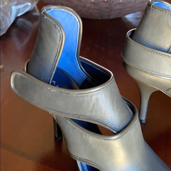 Shoes - Picture 8 of 9